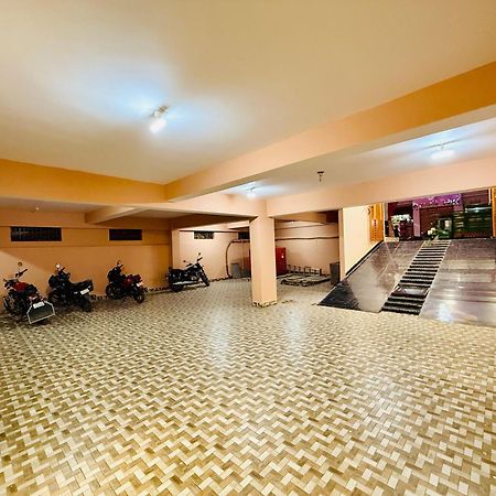 Hotel Golden Crystal باتنا المظهر الخارجي الصورة